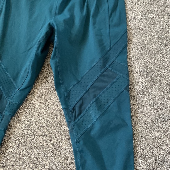 Mesh Detailed Athletic Pants - Picture 3 of 4